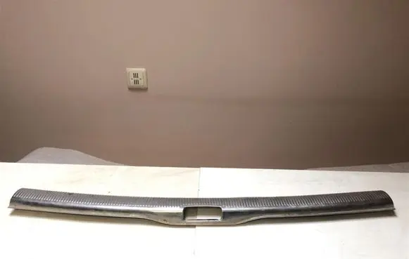 Trunk/boot sill cover protection