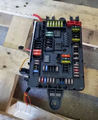 BMW 1 F20 F21 Fuse module 9261111