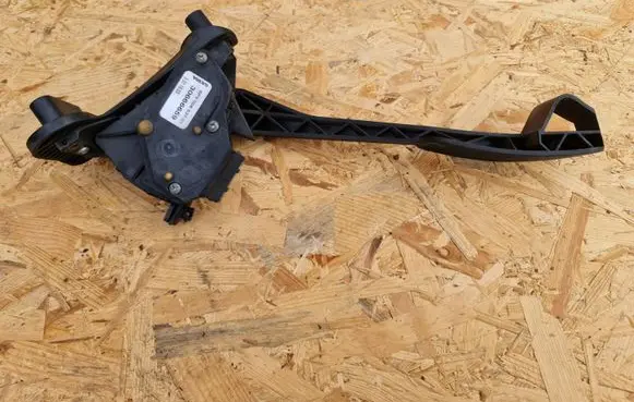 Volvo V70 Accelerator throttle pedal 30666659 6PV00853701