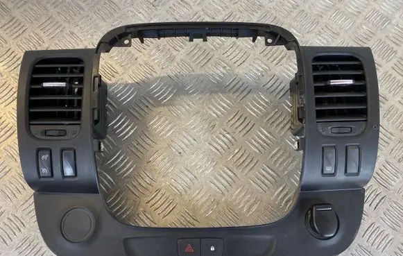 Radio/GPS head unit trim