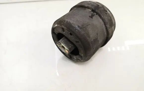 Engine mount bracket