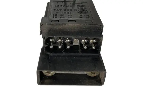 BMW 3 E36 Glow plug pre-heat relay 2246473 12212246473
