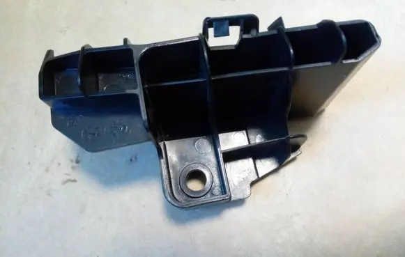 Rear bumper mounting bracket