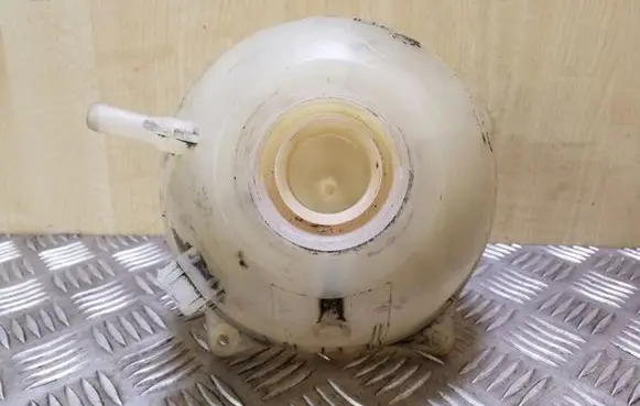 Coolant expansion tank/reservoir