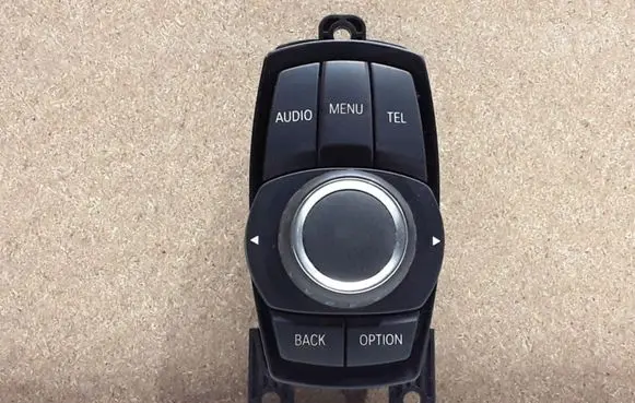Multifunctional control switch/knob