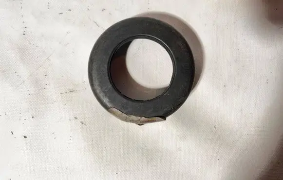 Mercedes-Benz E W124 Rear coil spring rubber mount 2013251044