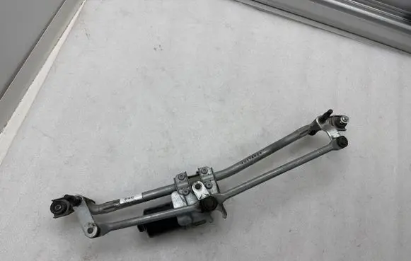 Ford Mustang VI Front wiper linkage and motor FR3B17500AC 110217A1086