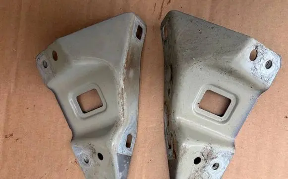 Fiat 500 Fender mounting bracket