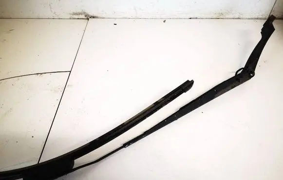 Front wiper blade arm