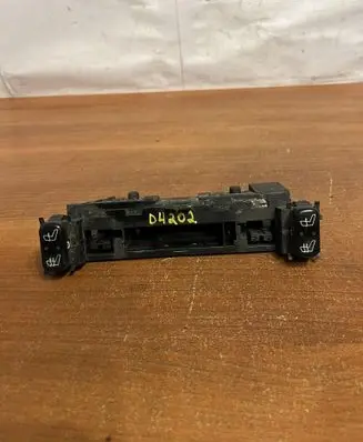 Mercedes-Benz E W210 Seat heating switch 2108200151 D4202