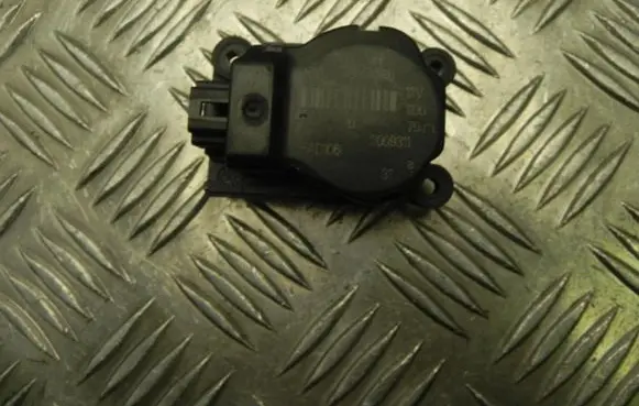 Chevrolet Cruze Air flap motor/actuator 52432102R0 V902