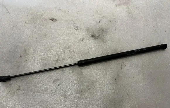 Volvo S60 Tailgate strut 31479422