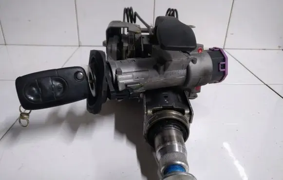 Audi A4 S4 B6 8E 8H Ignition lock
