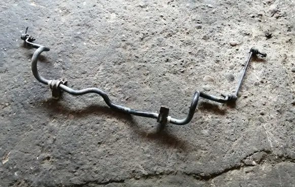Nissan Juke I F15 Front anti-roll bar/sway bar