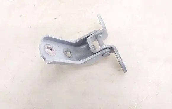 Hyundai Kona I Front door lower hinge A046057