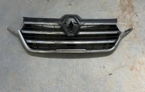 Renault Trafic III (X82) Front bumper upper radiator grill 623101859r