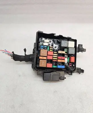 Citroen C5 Aircross Fuse module 9803299780