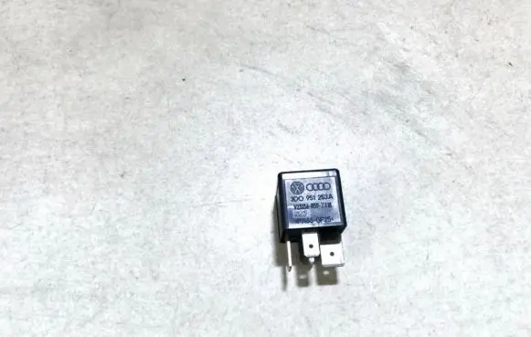 Volkswagen PASSAT B6 Other relay 3d0951253a v23134b59x418