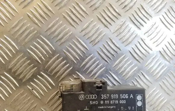 Audi 80 90 S2 B4 Coolant fan relay 357919506A