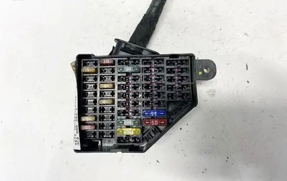 Volkswagen PASSAT B6 Fuse box set 3c0880204e 3c1941824