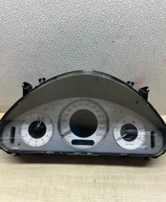 Mercedes-Benz E W211 Speedometer (instrument cluster) A2115405747