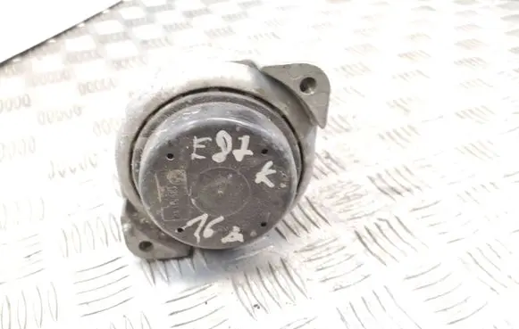 BMW 1 E81 E87 Engine mount bracket 676885302