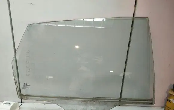 KIA Ceed Front door window glass four-door