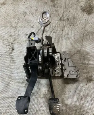 Peugeot 307 Pedal assembly 9681151580