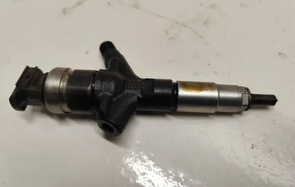 Fuel injector