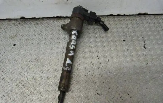 Opel Corsa C Fuel injector 0445110083