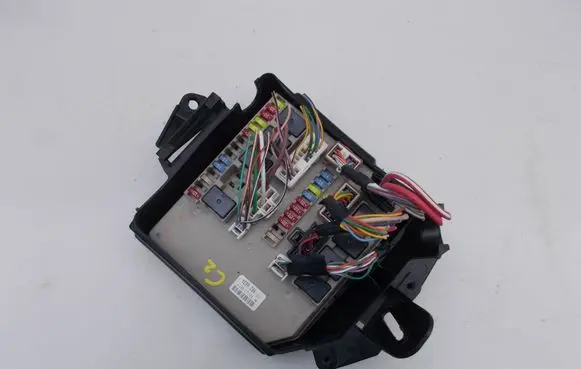 Renault Clio III Fuse module 902663A 12C220871