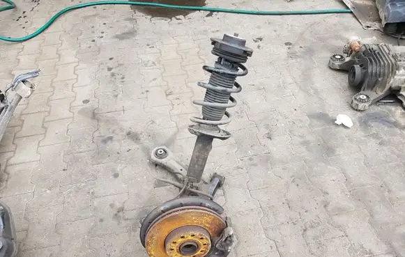Front wheel hub spindle knuckle