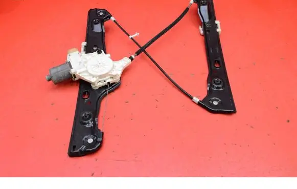 BMW X3 E83 Front door window regulator with motor 7060266S