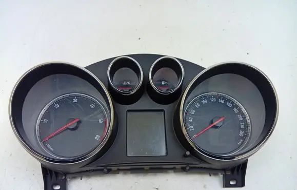 Opel Insignia A Speedometer (instrument cluster) 13333344 365903926H
