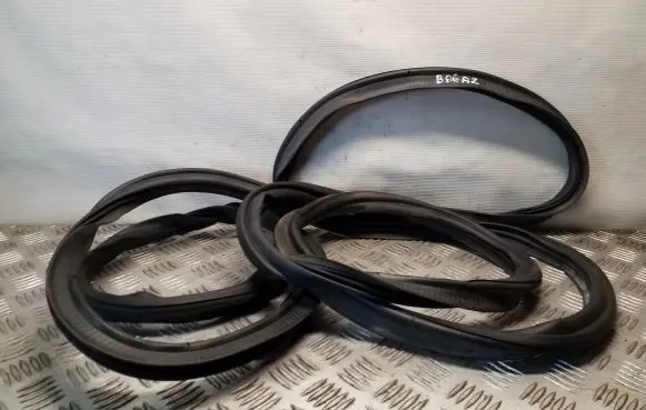 Skoda Superb B8 (3V) Seal rubber (tailgate) 3V5827705