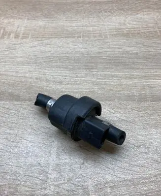 Volkswagen PASSAT B5.5 Vacuum valve 058133459F 058133517B
