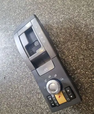 Head unit multimedia control