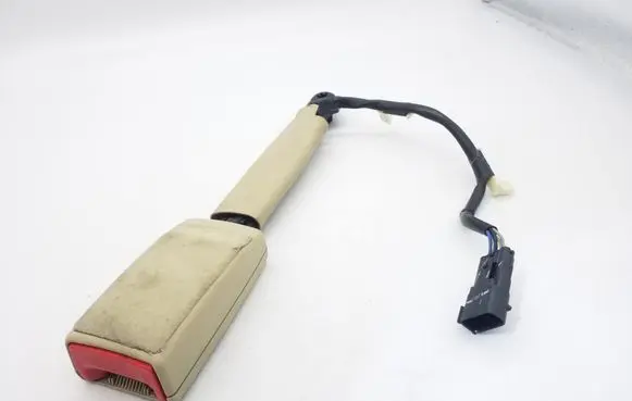 Front seatbelt buckle