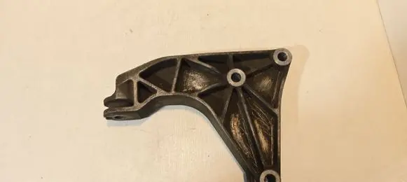 Opel Zafira A Engine mounting bracket 90575131
