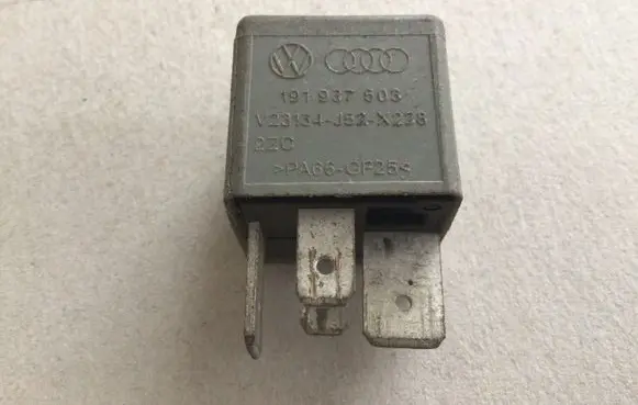 Volkswagen Golf III Other relay 191937503