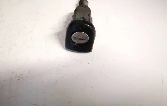Skoda Octavia Mk1 (1U) Front door lock (next to the handle) 
