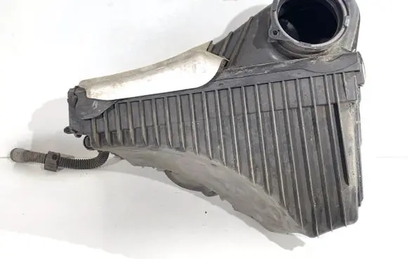 Volkswagen Touareg II Air filter box 7P6129601J
