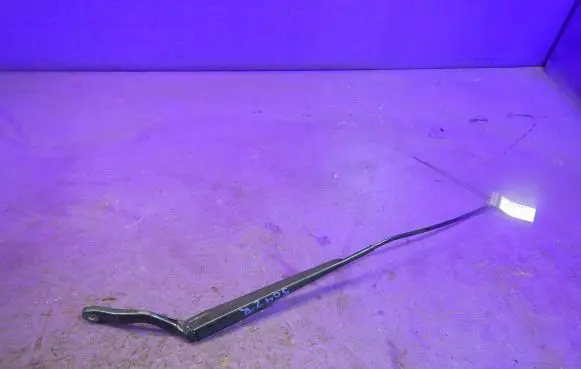 Front wiper blade arm