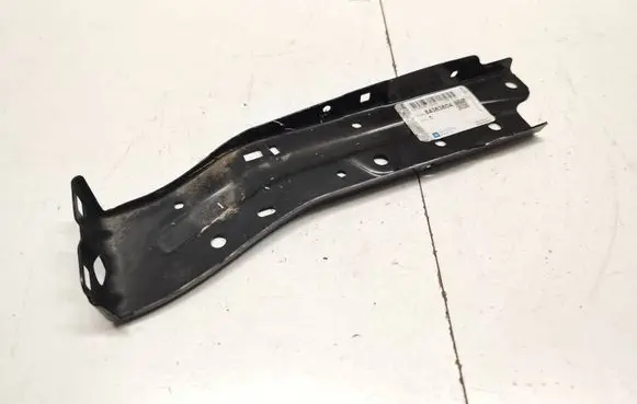 Chevrolet Camaro Fender mounting bracket 84363604
