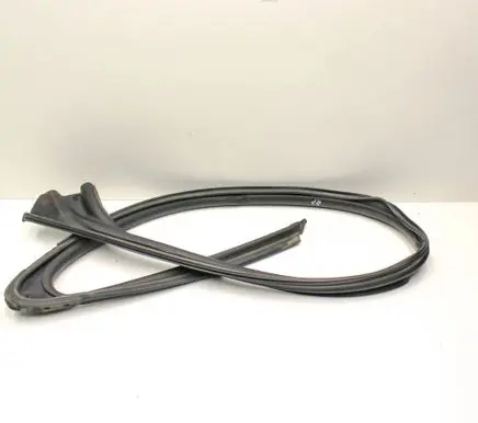 Jaguar XK - XKR Front door rubber seal C2P21687