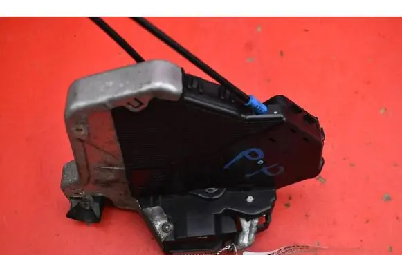 Lexus IS 220D-250-350 Front door lock 