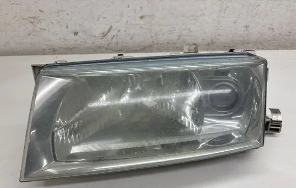 Skoda Octavia Mk1 (1U) Headlight/headlamp 1U1941015L