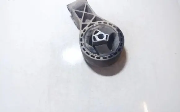 Opel Insignia A Engine mounting bracket