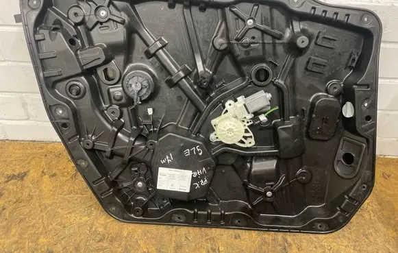 Mercedes-Benz GLE W167 Front door window regulator with motor A1677230000 A0997206501 A1679002108