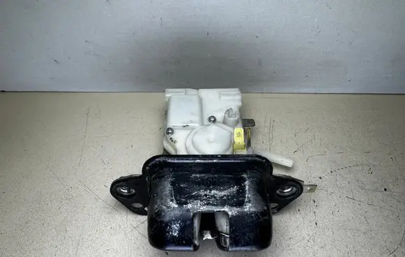 Subaru Legacy Tailgate/trunk/boot lock/catch/latch